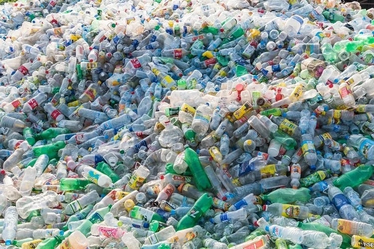 plastic bottles recycling - lolagreen